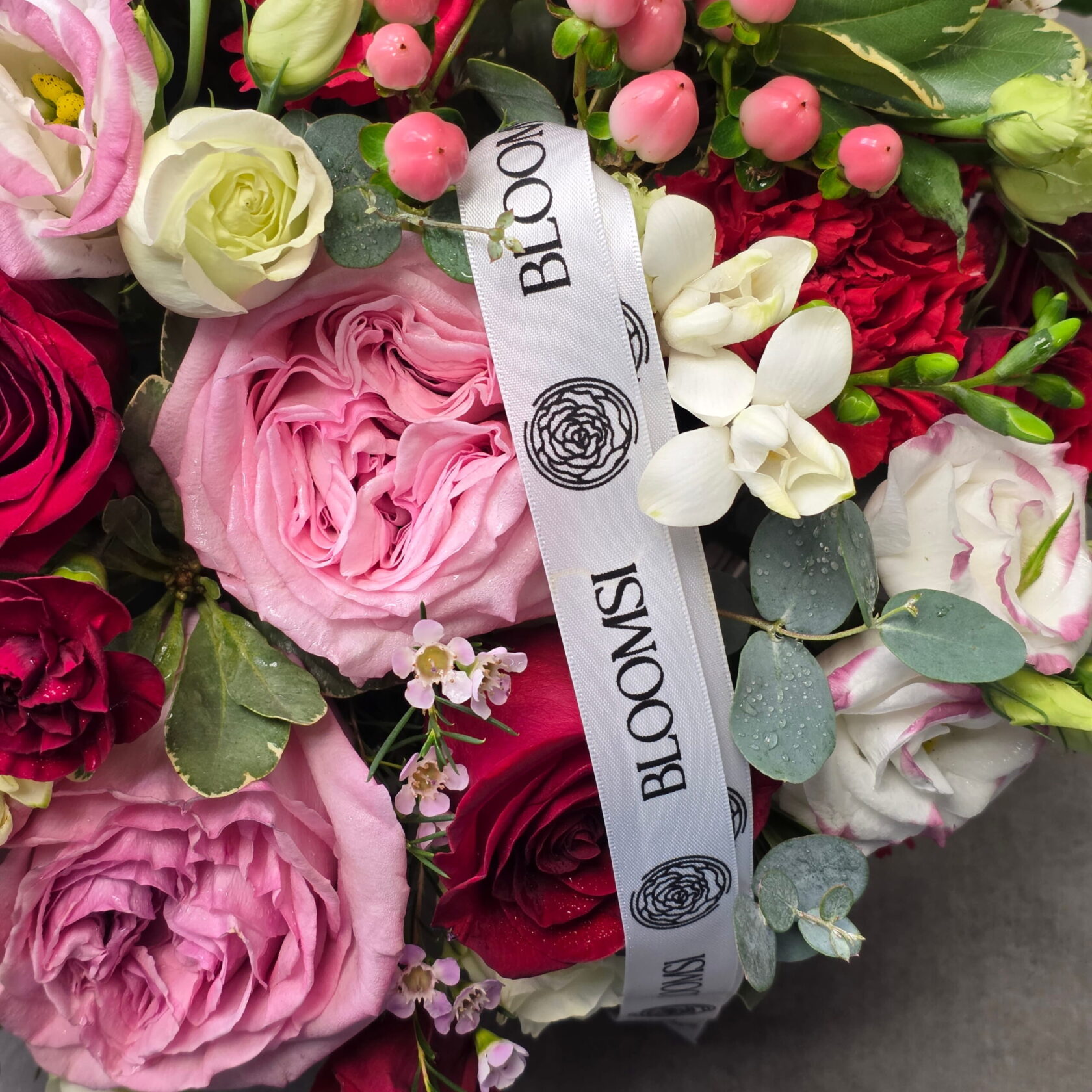 Luxury Rose Garden – Flower Basket Arrangement