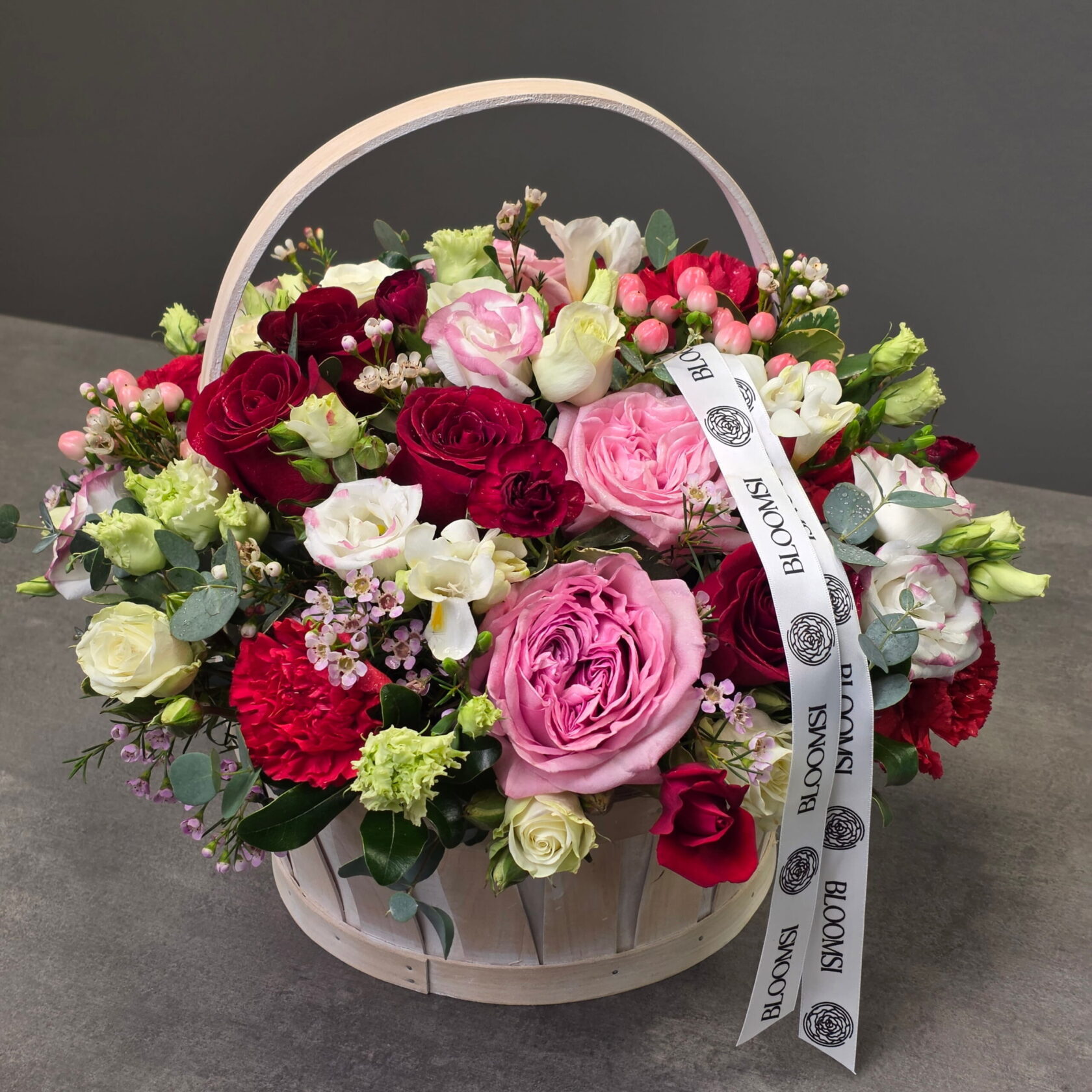 Luxury Rose Garden – Flower Basket Arrangement