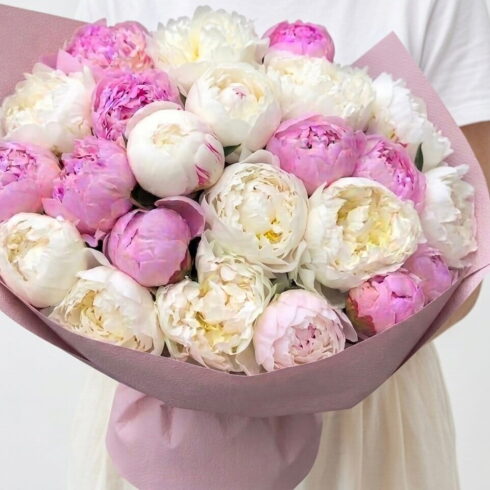 Luxury bouquet of 25 white and pink peonies for flower delivery in Oakville and Mississauga