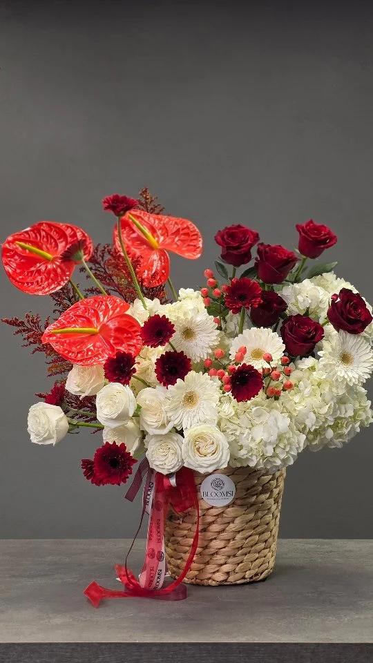 One, two, three, four=❤️🤍

#bloomsi #oakville  #torontoflowers #floraldesign #flowersofinstagram