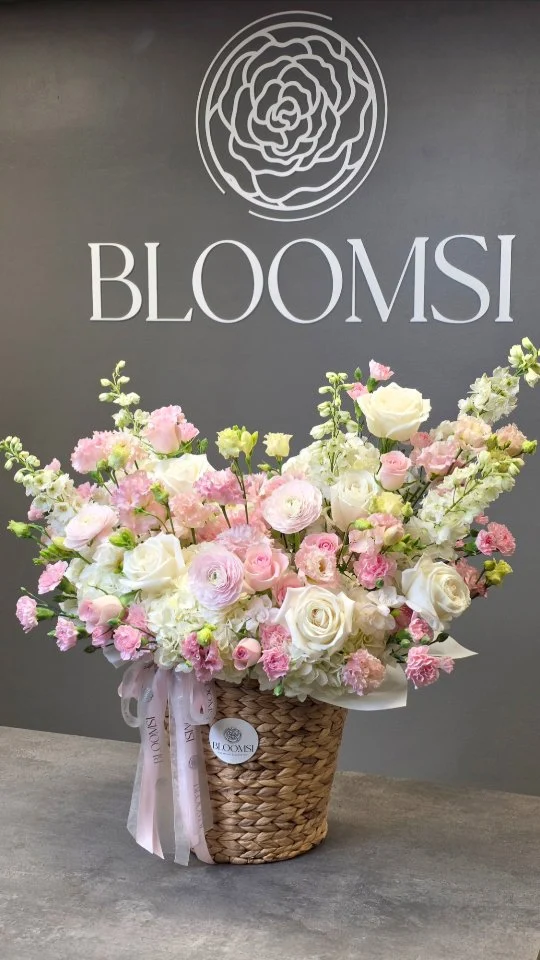 Which one is your favorite? 🩷🩵

Order online -www.bloomsi.ca
Pickup in Oakville Delivery across the GTA & Toronto
1131 Invicta Dr, Oakville 
+1 416 624 4947

#bloomsi #oakville #torontoflowers #instaflowers #floraldesign